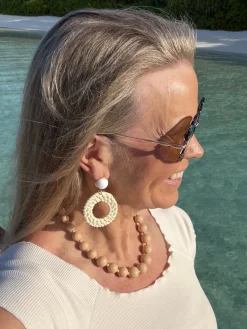 Bead kaulakoru; beige