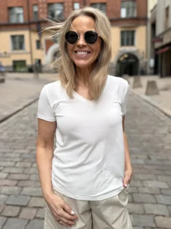 Columbine V-aukkoinen t-paita; luonnonvalkoinen