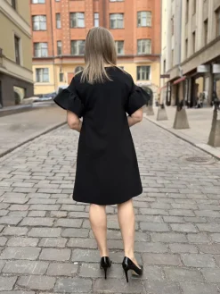 DW Charlotte fyrryhihoilla; musta