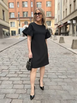 DW Charlotte fyrryhihoilla; musta