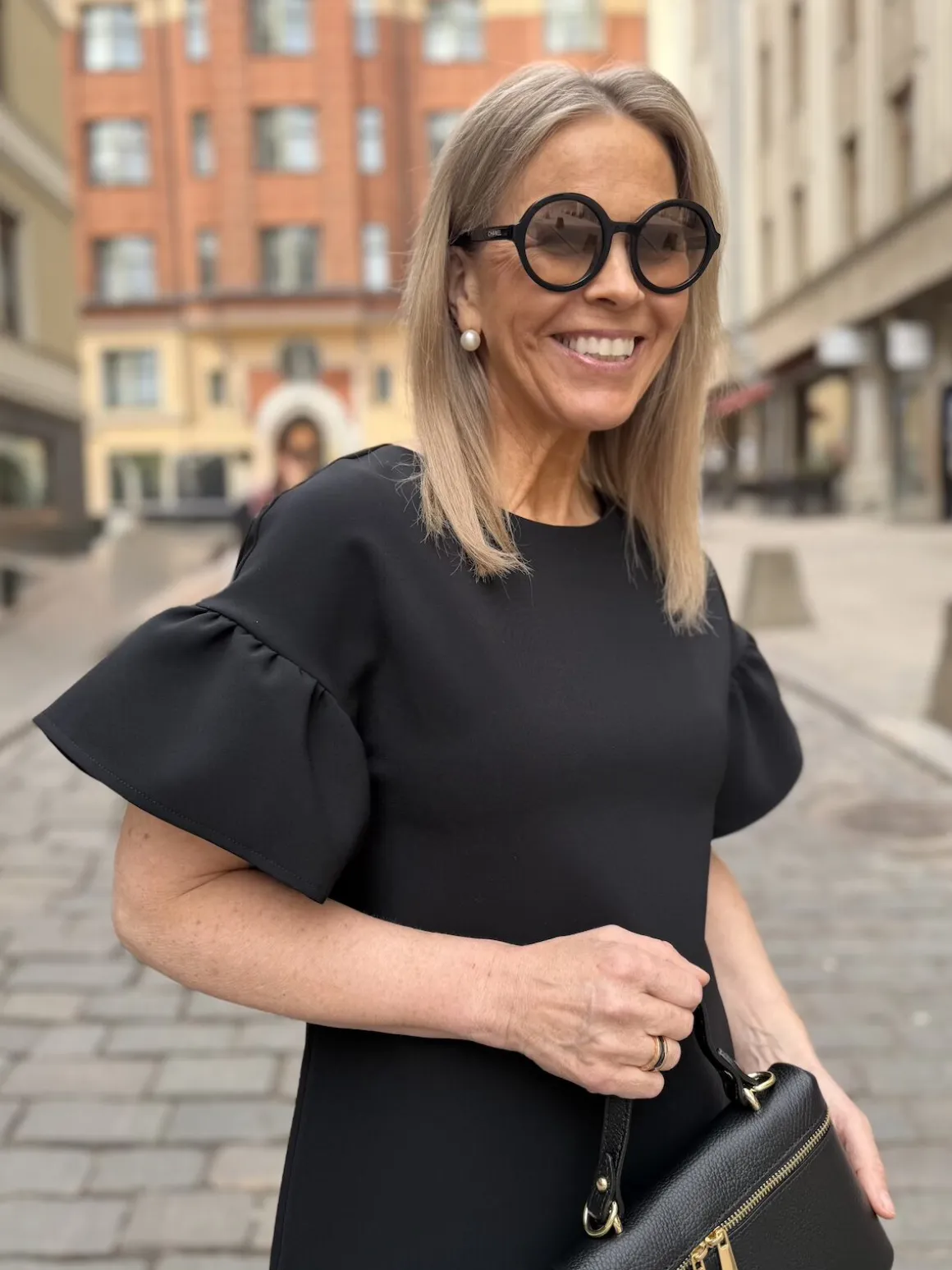 DW Charlotte fyrryhihoilla; musta