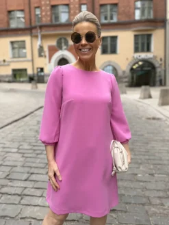 DW OIivia mekko; marjapuuro
