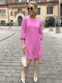 DW OIivia mekko; marjapuuro