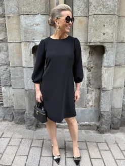 DW Olivia mekko; musta