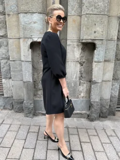 DW Olivia mekko; musta
