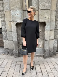 DW Olivia mekko; musta