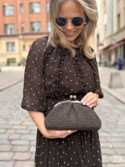 Koripussukka hopealla lukolla; tummanruskea