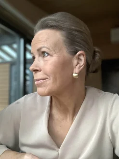 Korvakorut; Sofia kultainen roikkuva pallo