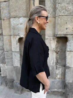 Marianne frillapaita; musta
