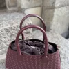 Punottu nahkalaukku; burgundy