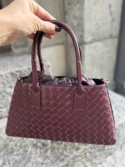 Punottu nahkalaukku; burgundy