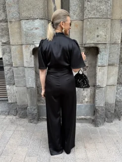 Sendra haalari; musta