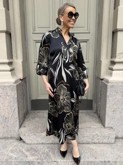 Simbia silkkinen midimekko; musta/kulta