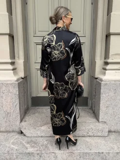 Simbia silkkinen midimekko; musta/kulta